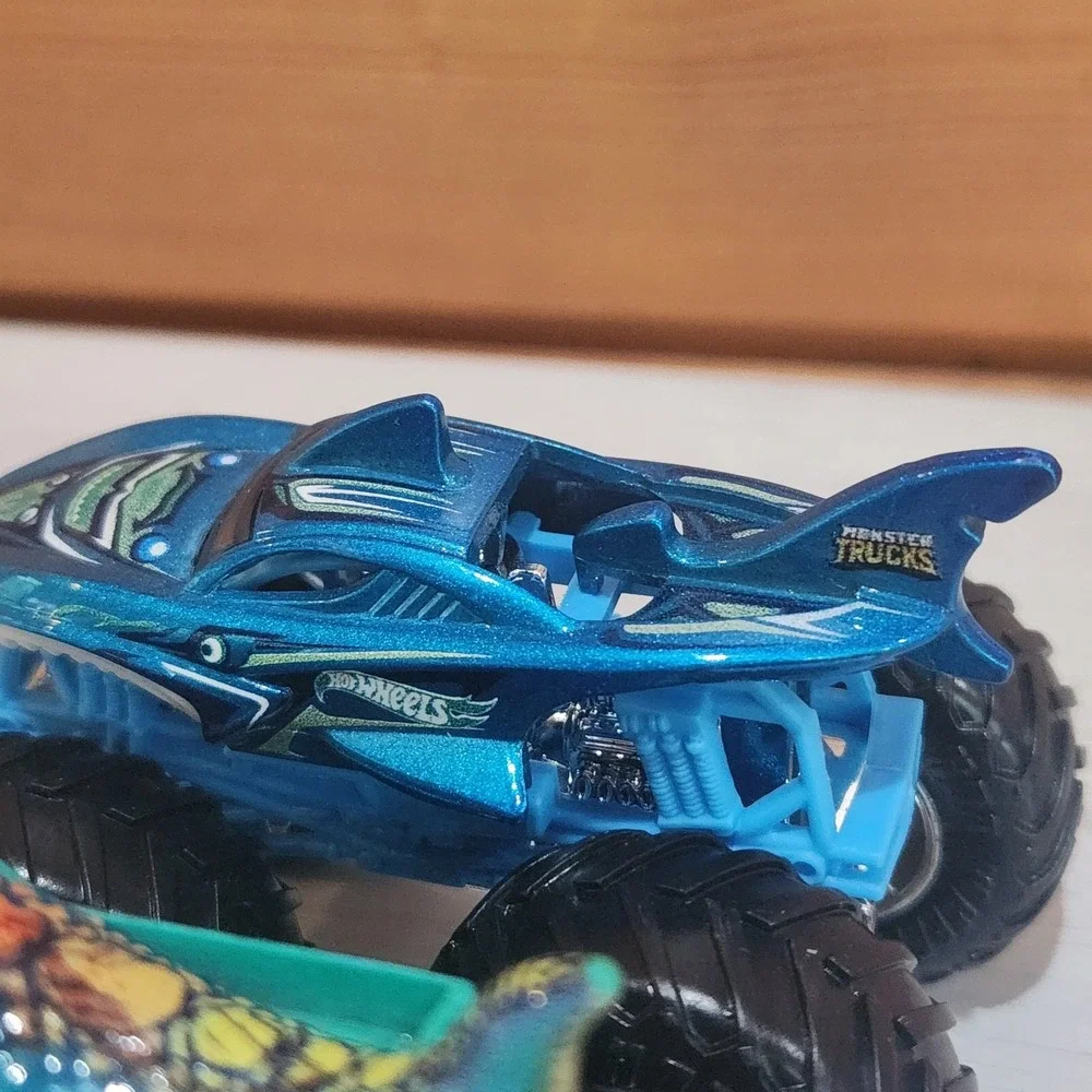 Lot 2 Hot Wheel Monster Jam Truck Shark Wreak Mega Wrex Diecast Trex Shark‎ 1:64